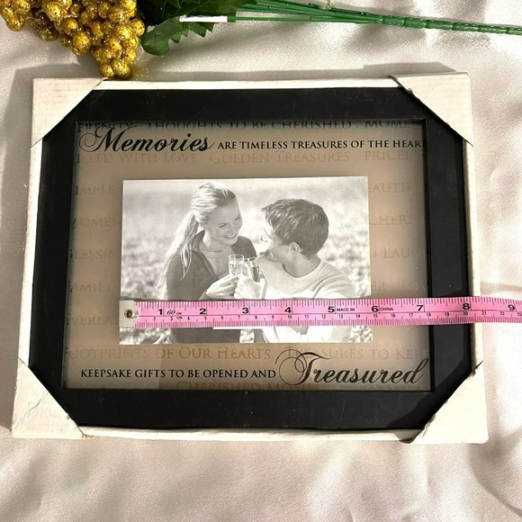 Black border 4" x 6" picture frame - Picture 2 of 7
